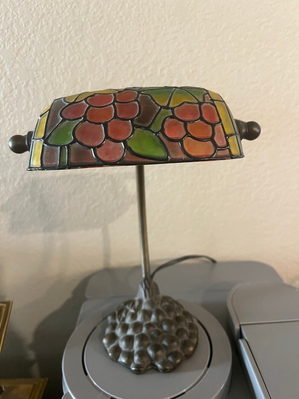 Tiffany Style Grape Bunch Hand-Painted Table Desk Shelf Lamp